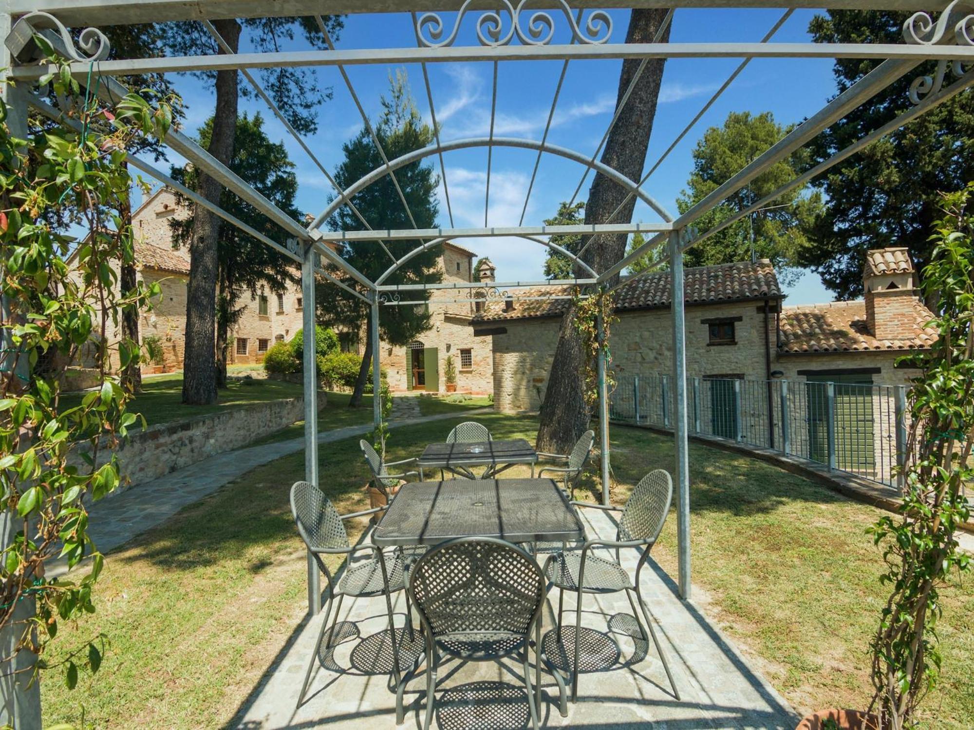 Stunning Apartment In Mombaroccio Near Metauro River Extérieur photo