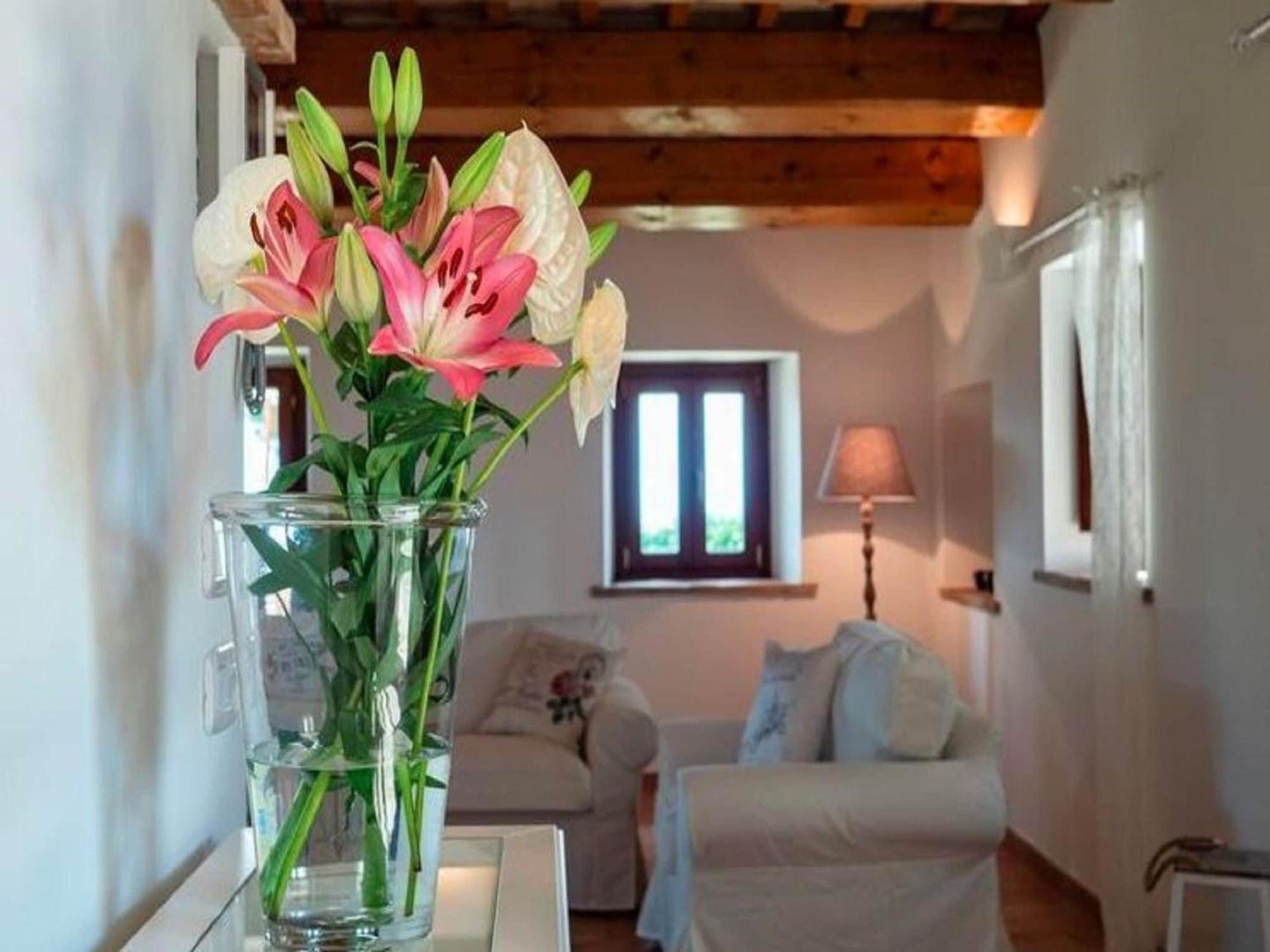 Stunning Apartment In Mombaroccio Near Metauro River Extérieur photo