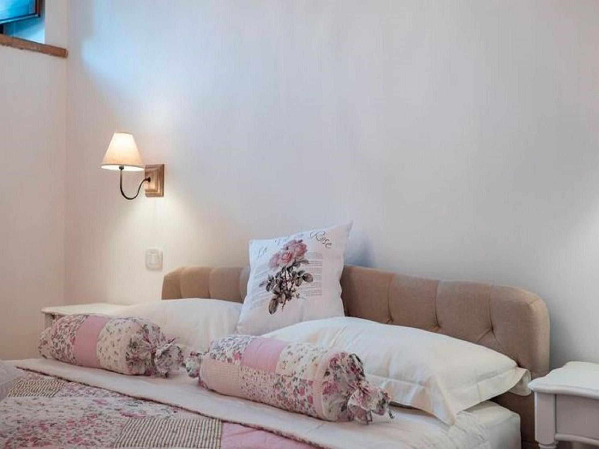 Stunning Apartment In Mombaroccio Near Metauro River Extérieur photo