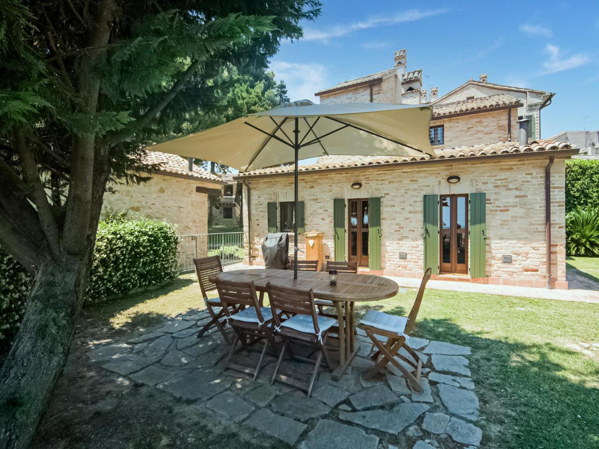 Stunning Apartment In Mombaroccio Near Metauro River Extérieur photo