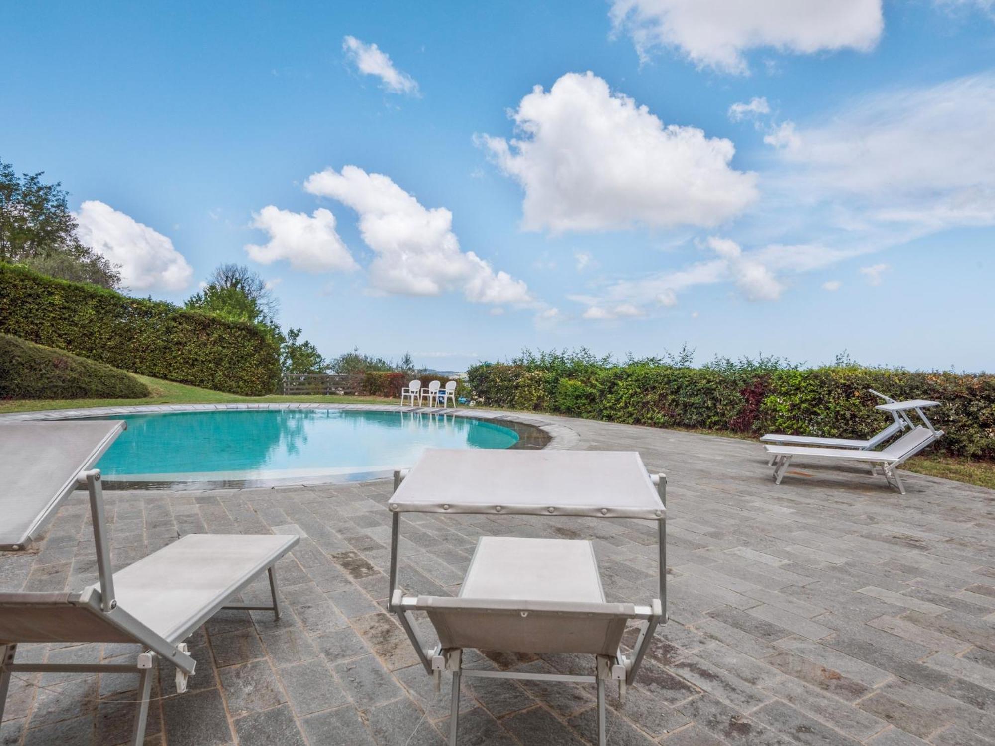 Stunning Apartment In Mombaroccio Near Metauro River Extérieur photo