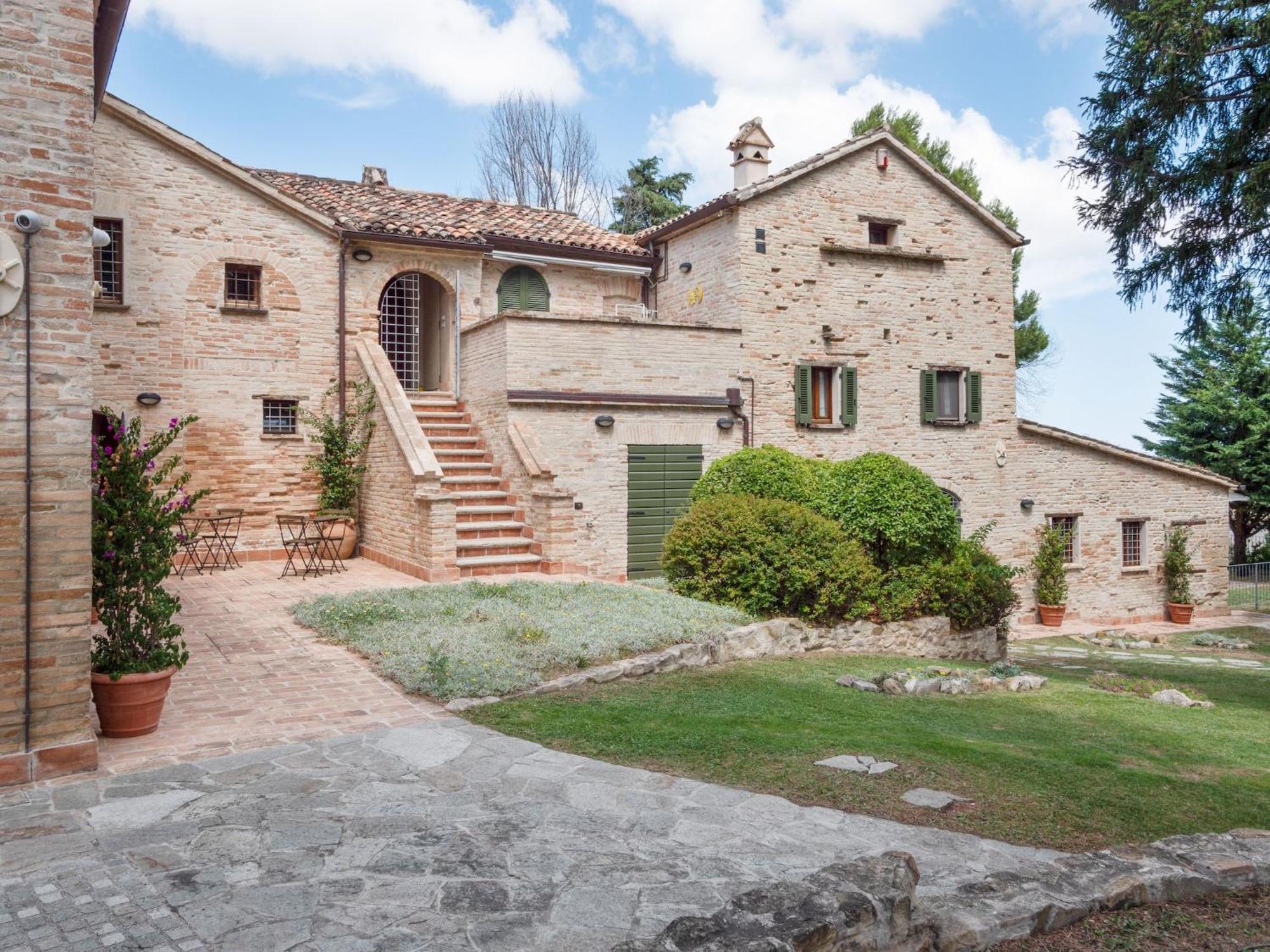 Stunning Apartment In Mombaroccio Near Metauro River Extérieur photo
