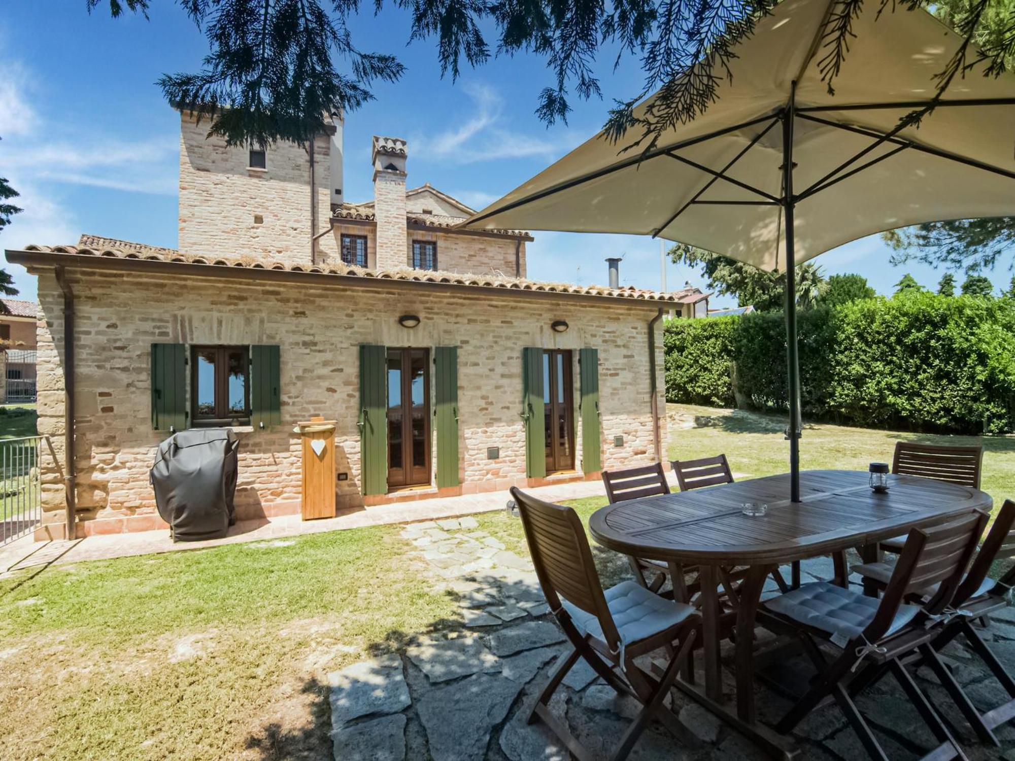 Stunning Apartment In Mombaroccio Near Metauro River Extérieur photo