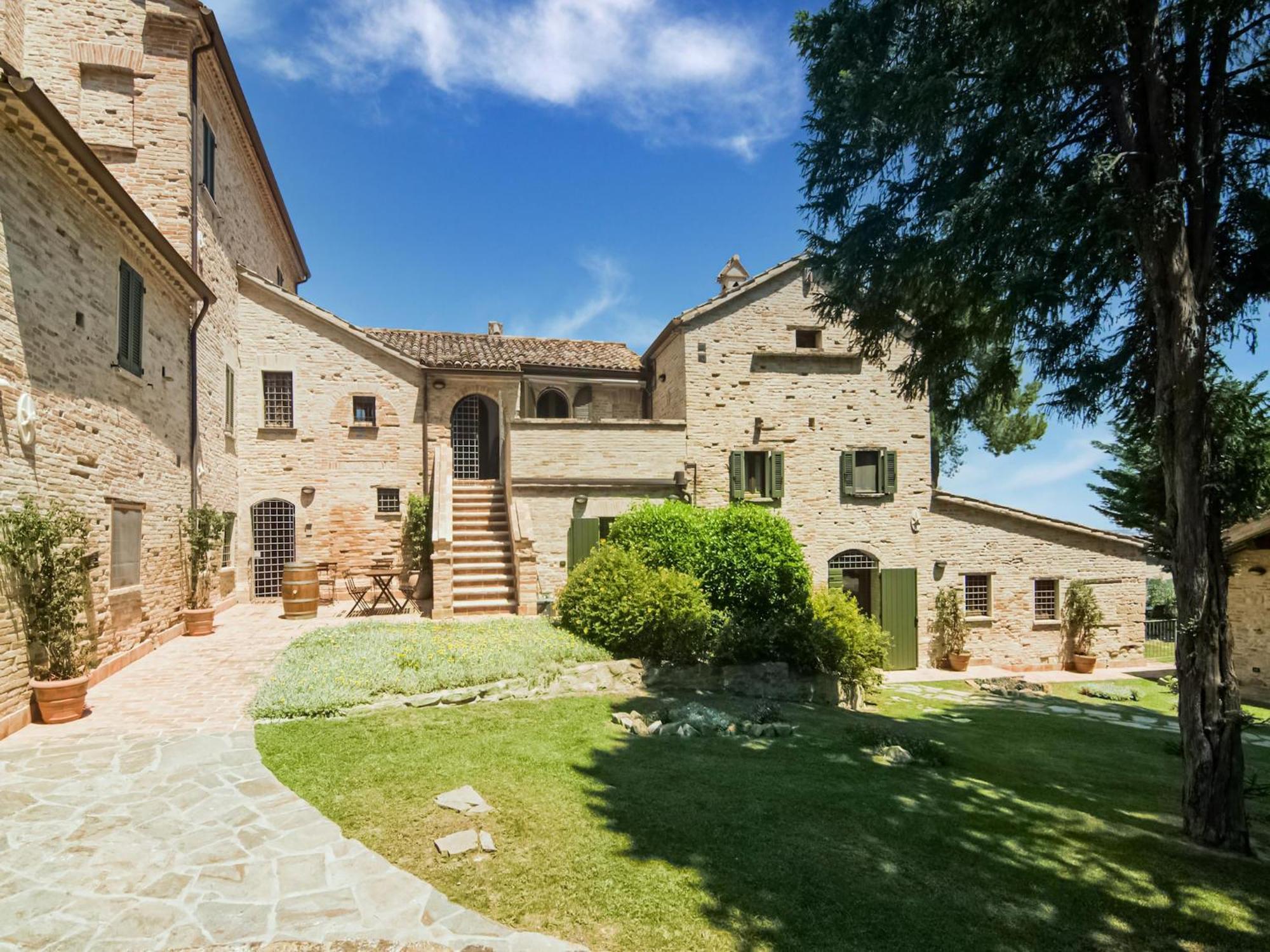 Stunning Apartment In Mombaroccio Near Metauro River Extérieur photo