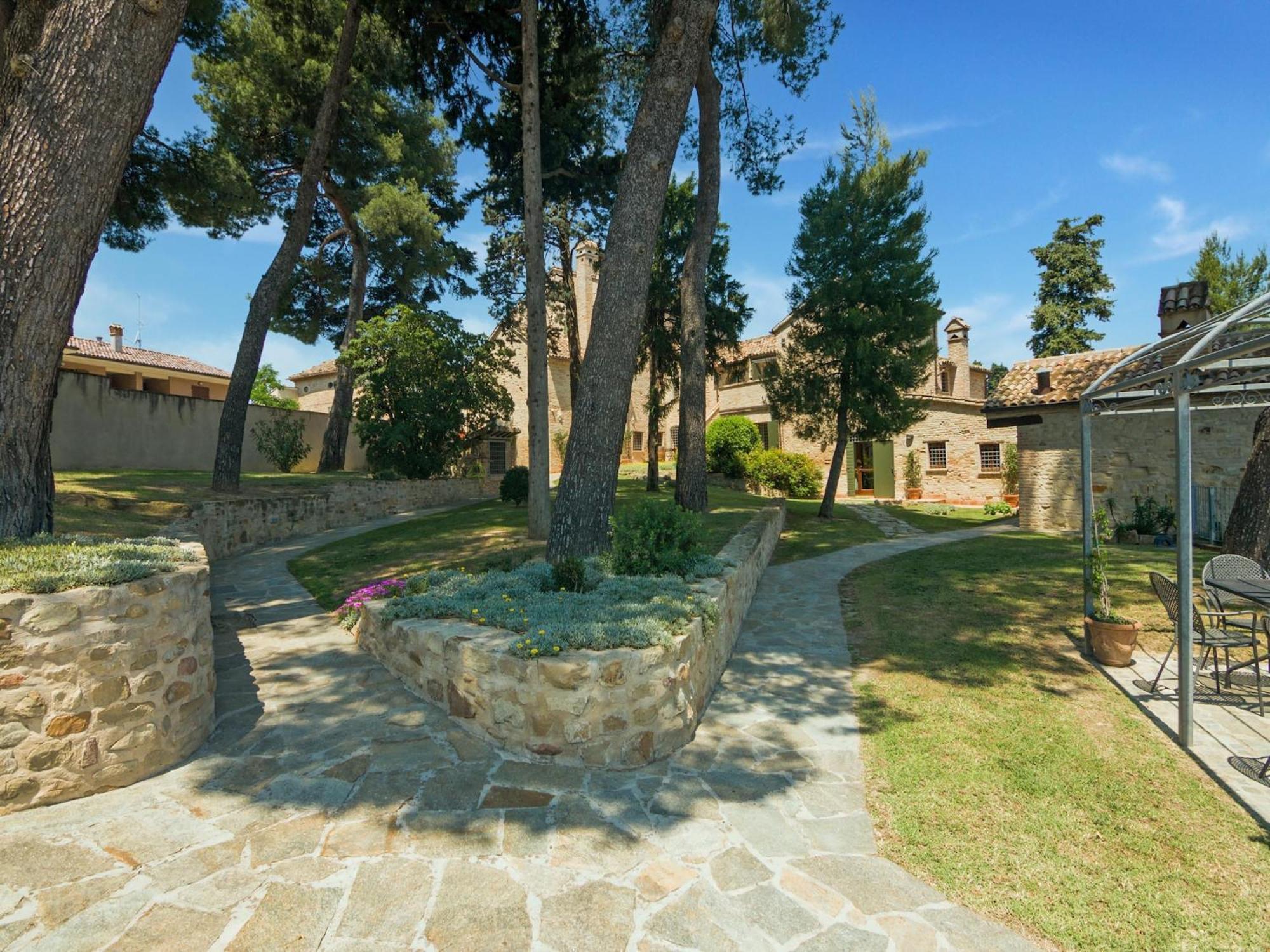 Stunning Apartment In Mombaroccio Near Metauro River Extérieur photo